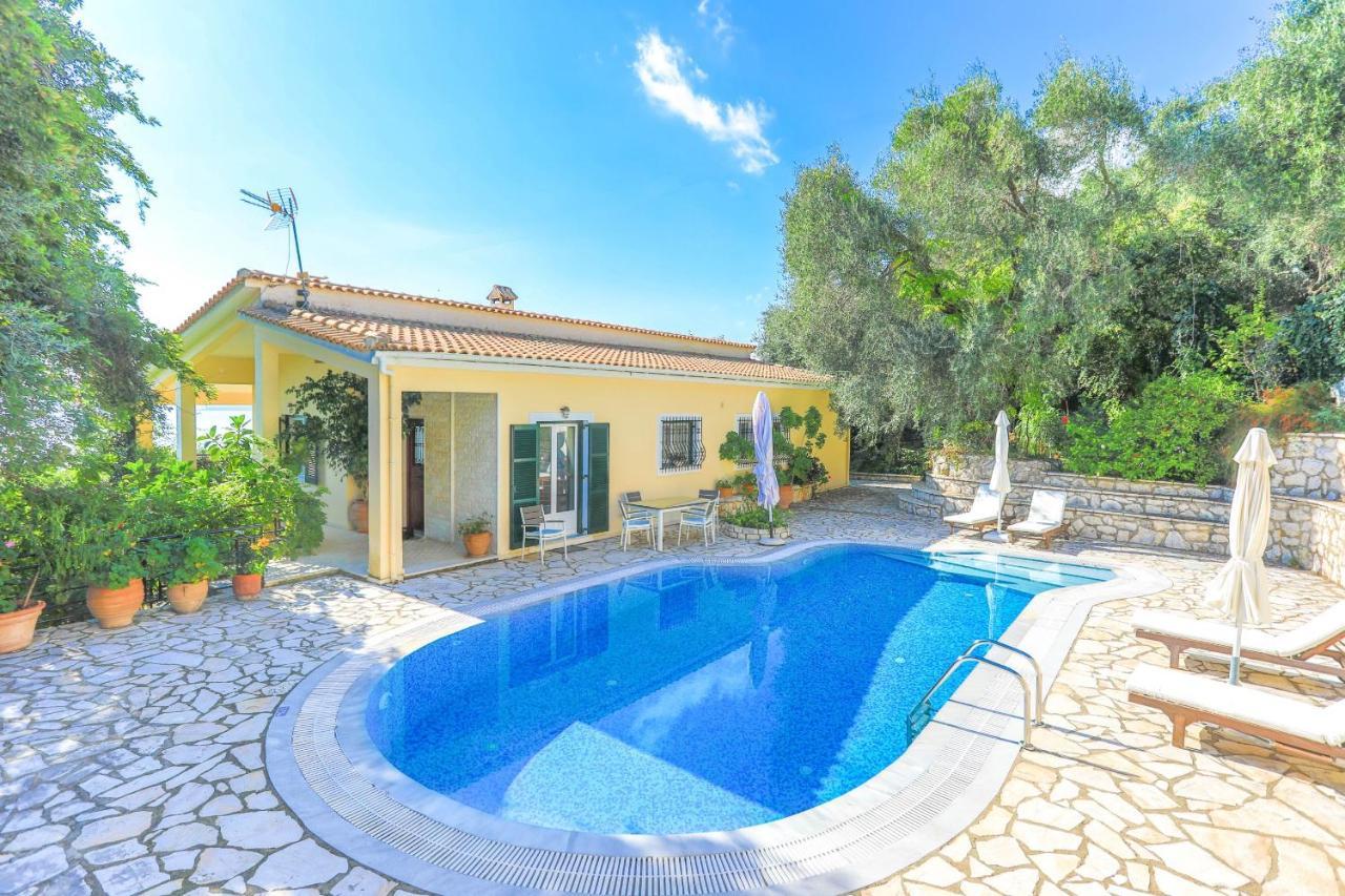 Villa Natasha Katávolos Esterno foto