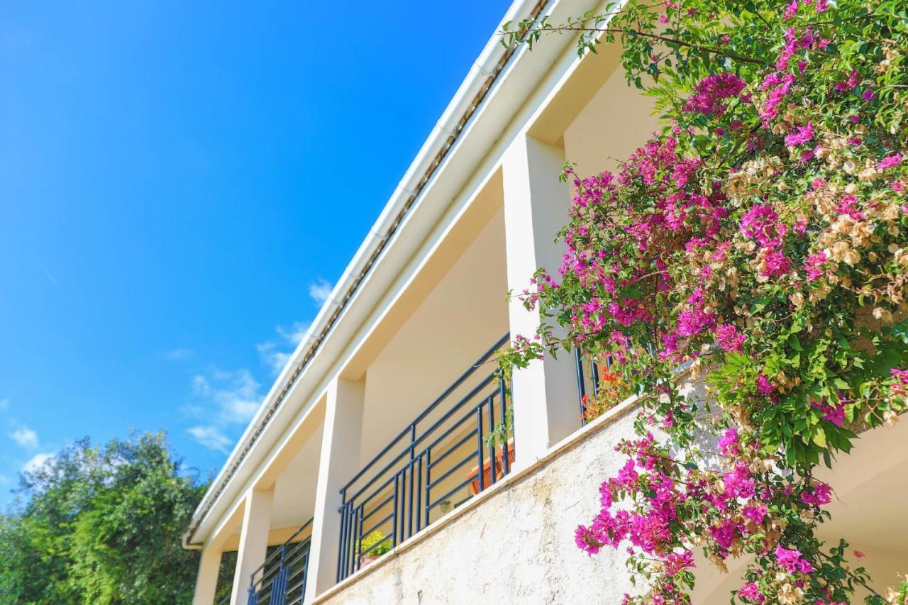 Villa Natasha Katávolos Esterno foto