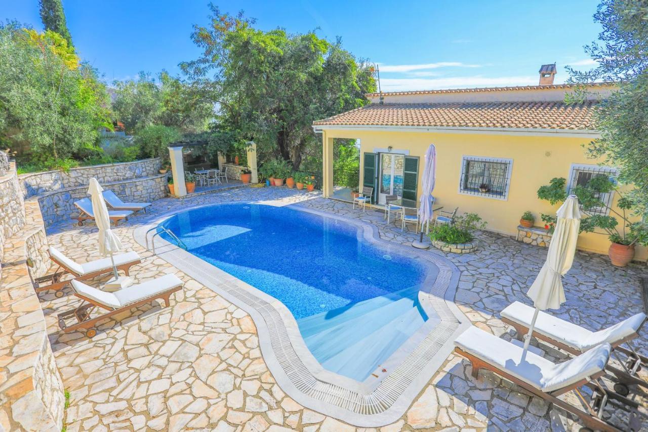 Villa Natasha Katávolos Esterno foto
