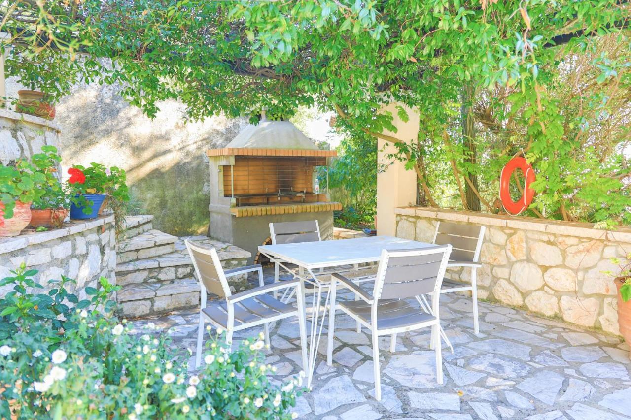Villa Natasha Katávolos Esterno foto